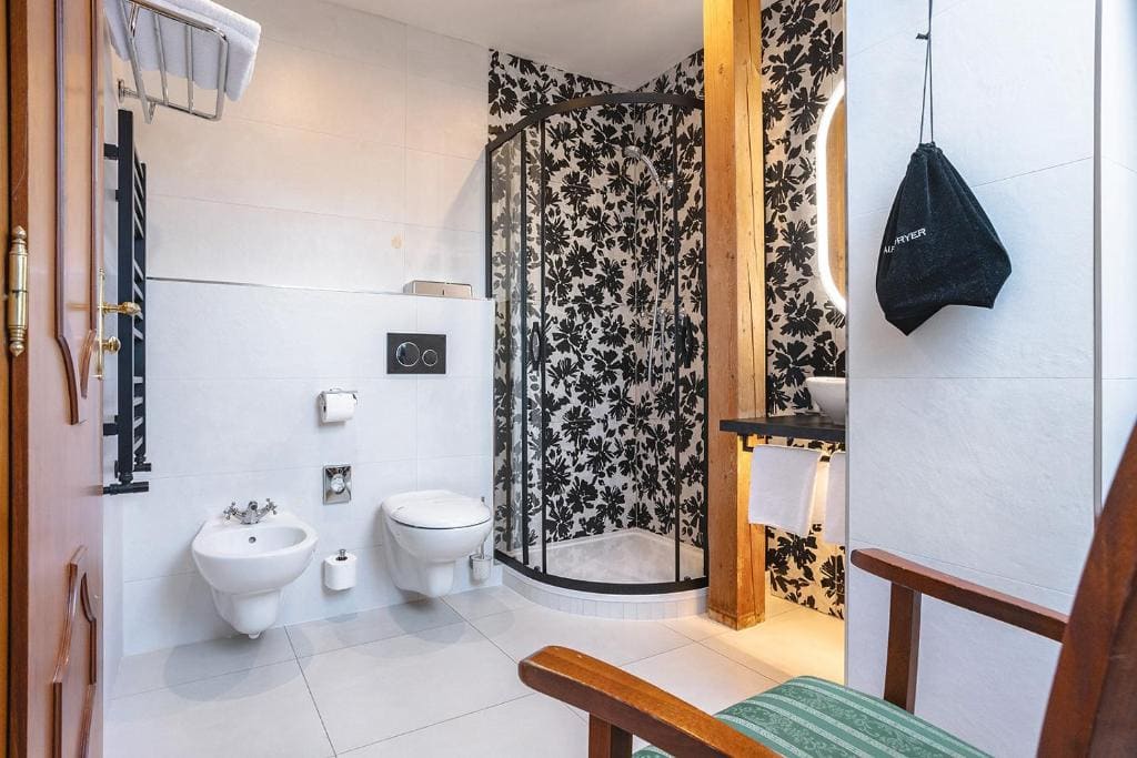 Deluxe Twin Room room - Image 3