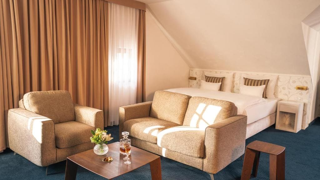 Apartment with Mountain View room - Image 2