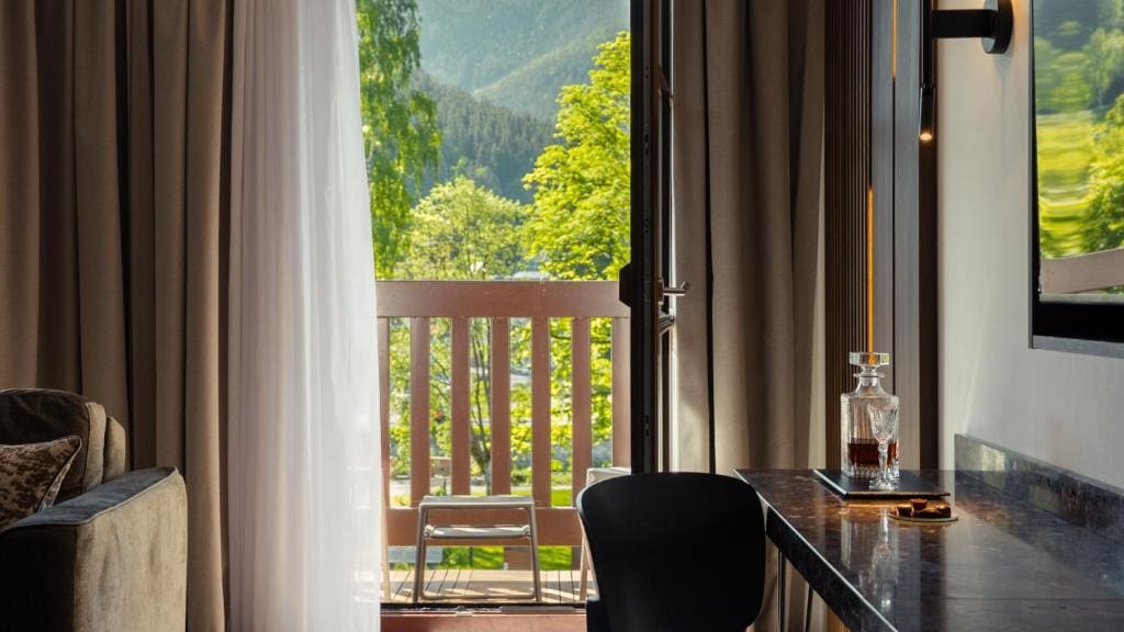 Junior Suite with Balcony room - Image 2