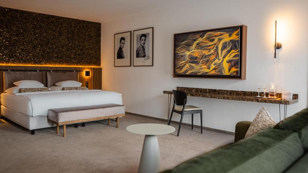 Junior Suite with Balcony room - Image 1