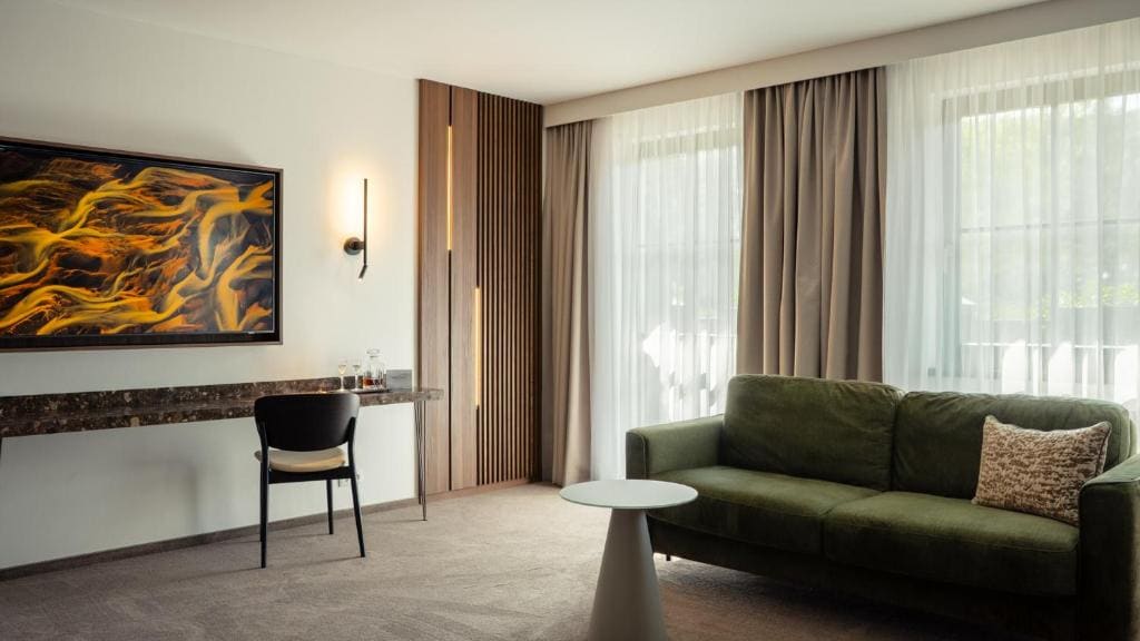 Junior Suite with Balcony room - Image 3