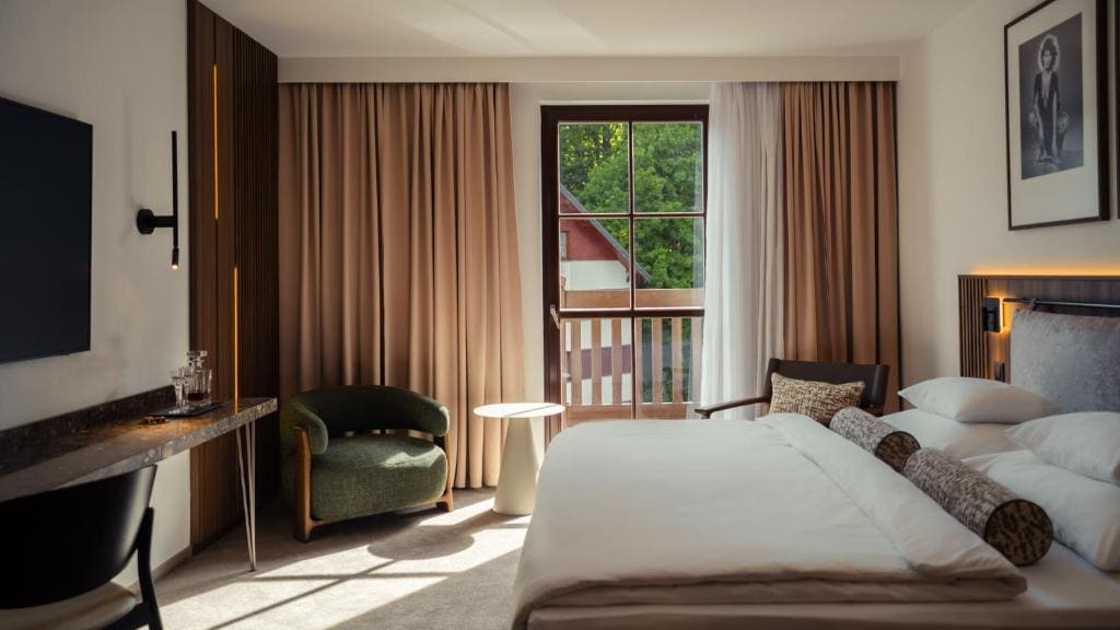 Superior Double Room with Balcony room - Image 3