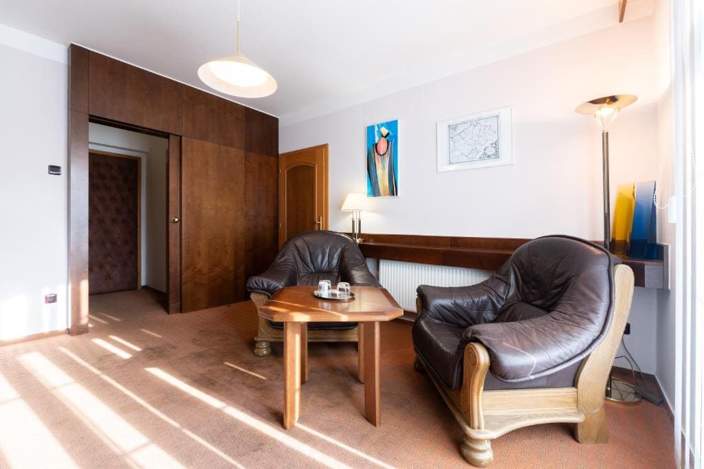 One-Bedroom Apartment room - Image 2