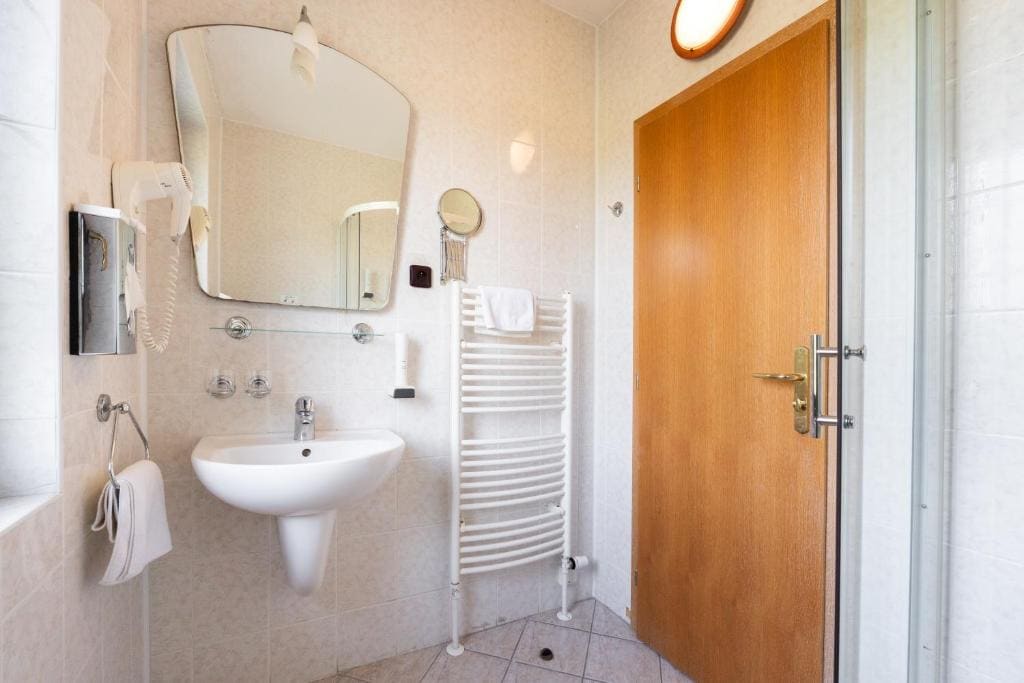 Standard Twin Room room - Image 1