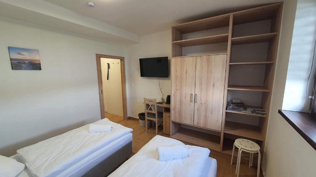 Twin Room with Lake View room - Image 2