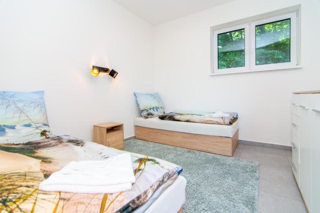 Two-Bedroom Apartment with Lake View room - Image 2