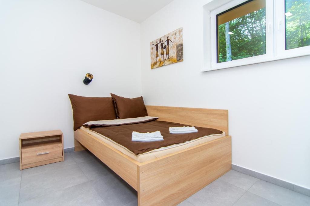 Two-Bedroom Apartment with Lake View room - Image 1