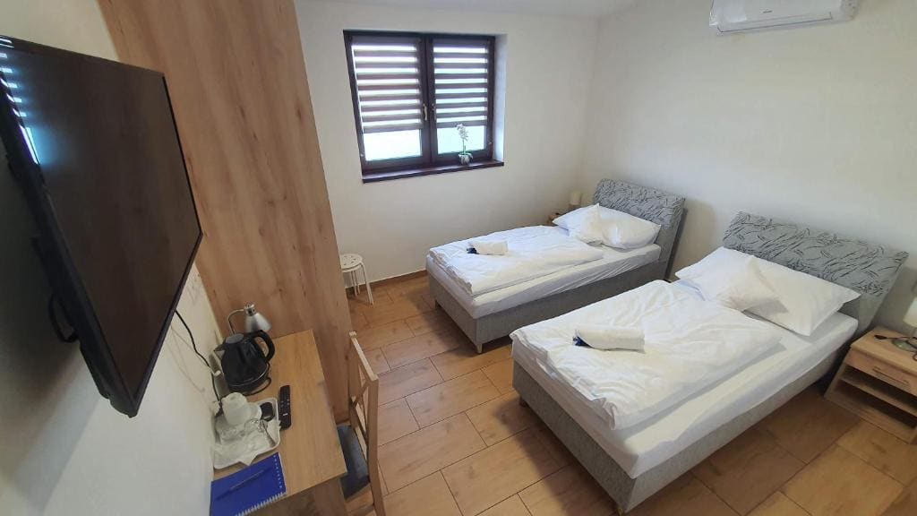 Twin Room with Lake View room - Image 1