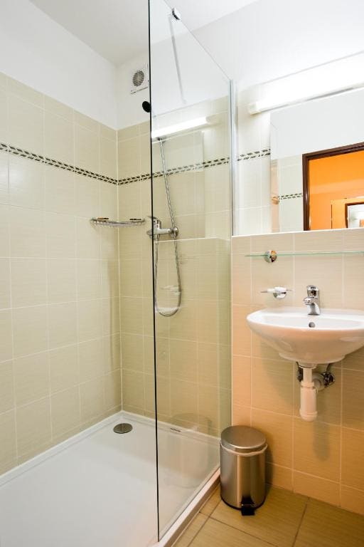 Standard Double or Twin Room room - Image 2