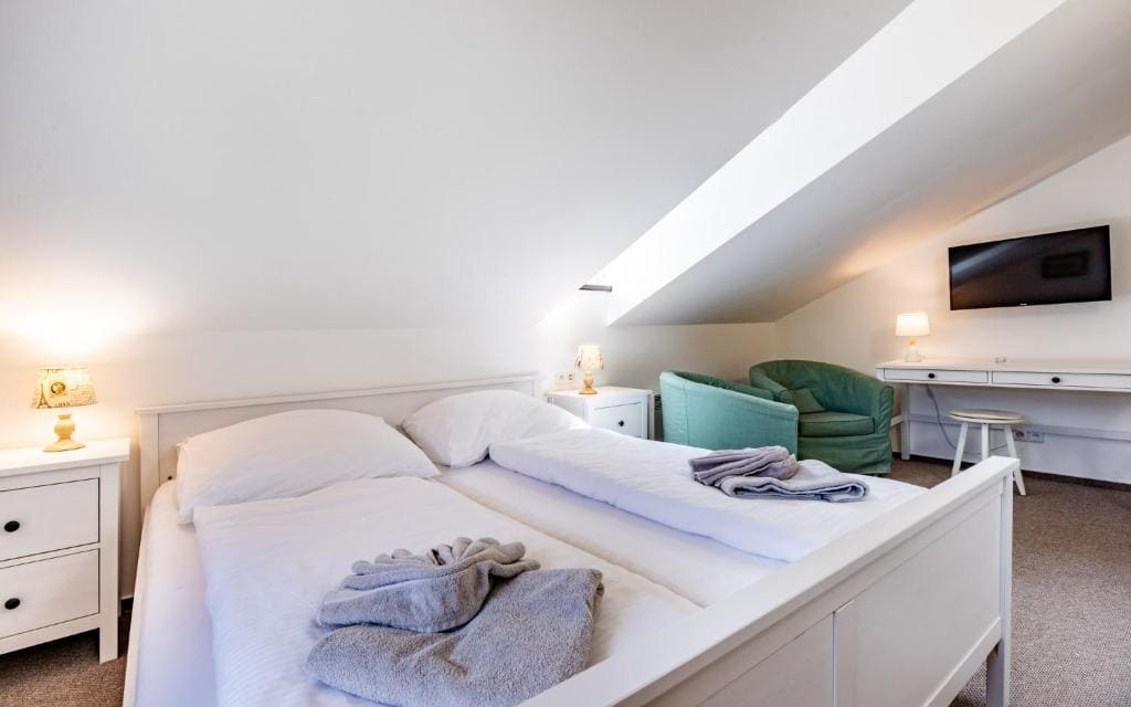 Economy Double Room room - Image 3