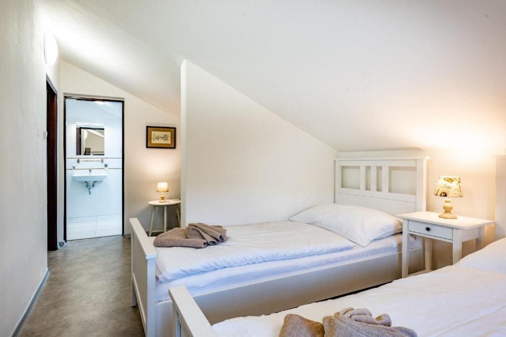 Economy Twin Room room - Image 3