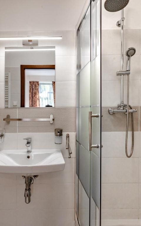 Large Twin Room room - Image 2