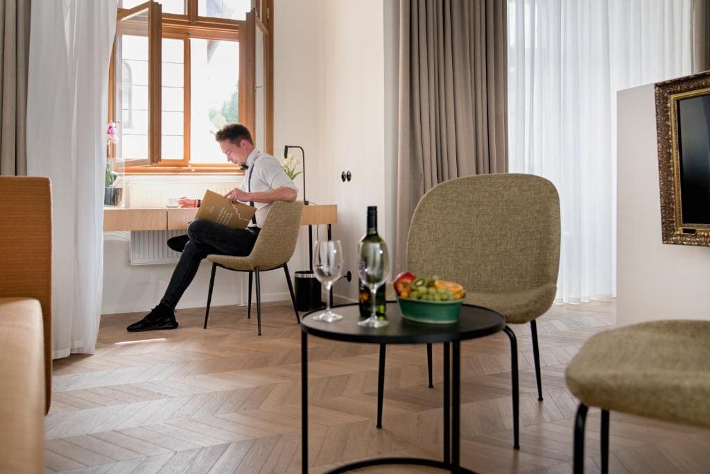 Deluxe Suite room - Image 2