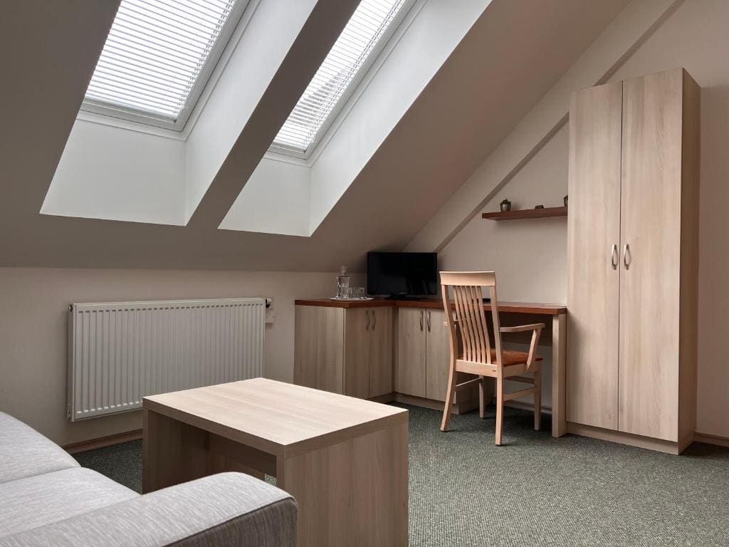Queen Suite room - Image 1