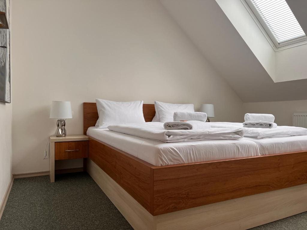 Queen Suite room - Image 2