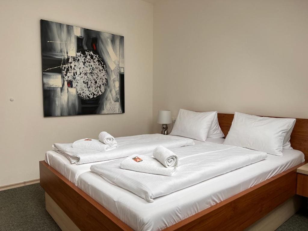Queen Suite room - Image 3