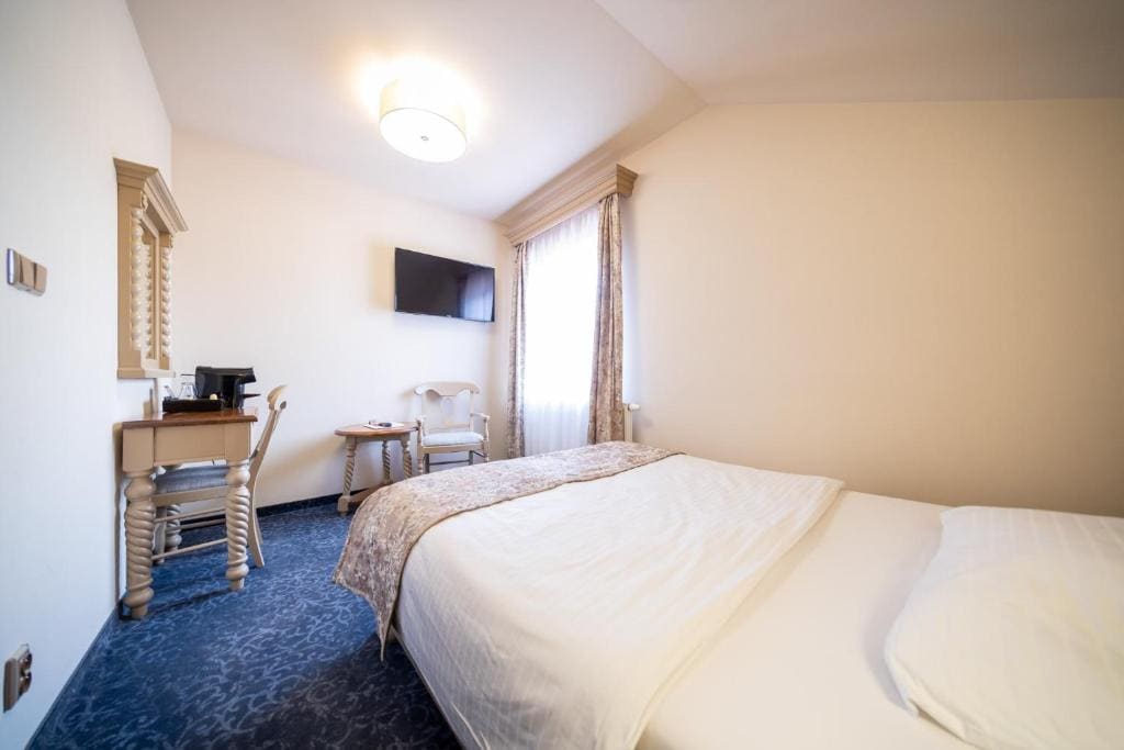 Single Room with Private Bathroom room - Image 1