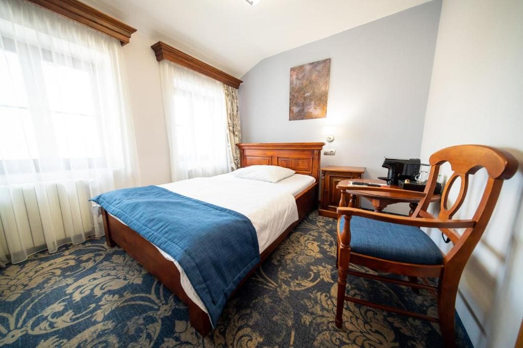 Single Room with Private Bathroom room - Image 2
