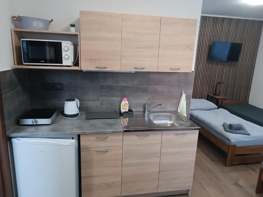 Quadruple Room with Private Bathroom room - Image 3