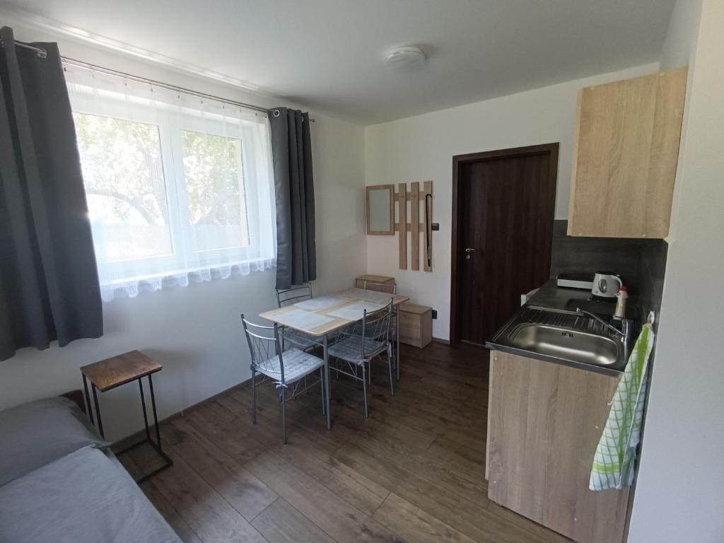 Quadruple Room with Private Bathroom room - Image 2