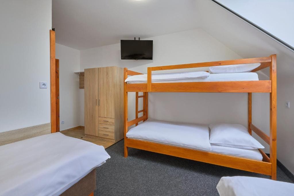 Comfort Quadruple Room room - Image 2
