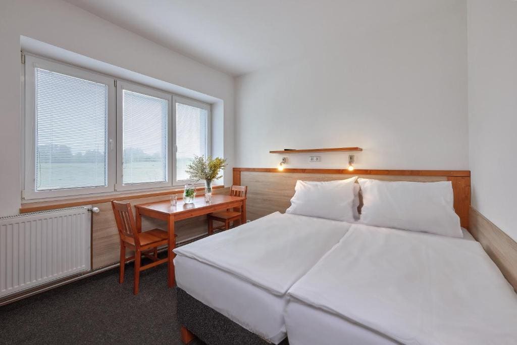 Quadruple Room with Private Bathroom room - Image 3