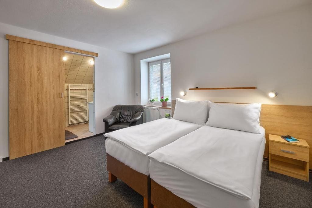 Standard Family Room room - Image 1