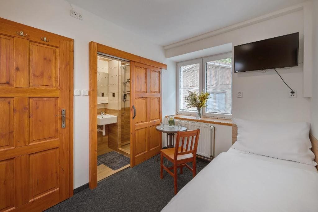Triple Room with Bathroom room - Image 1