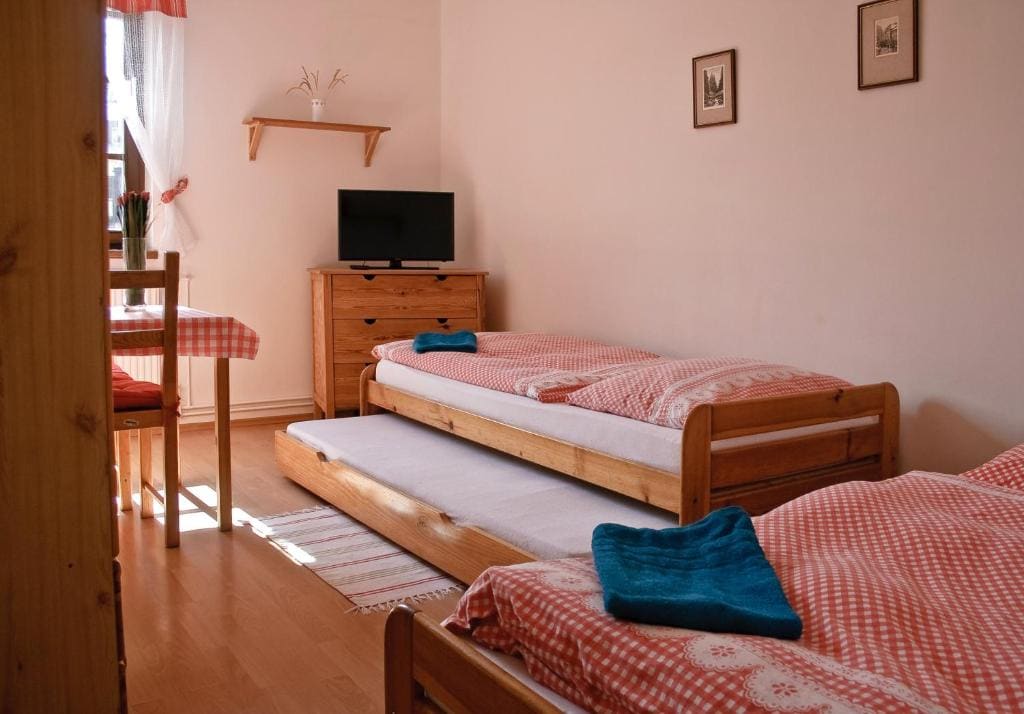 Twin Room with Extra Bed room - Image 2