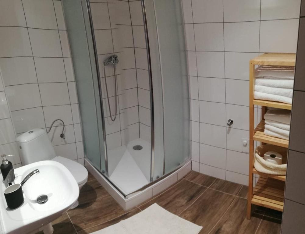 Apartment room - Image 2