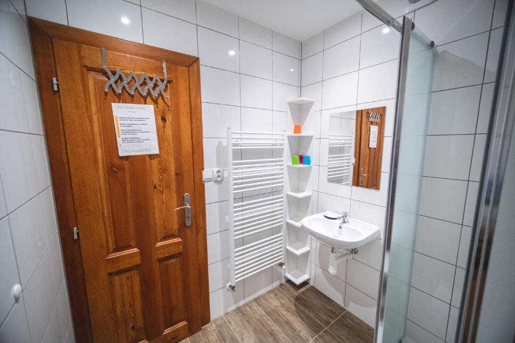 Quadruple Room with Private Bathroom room - Image 1