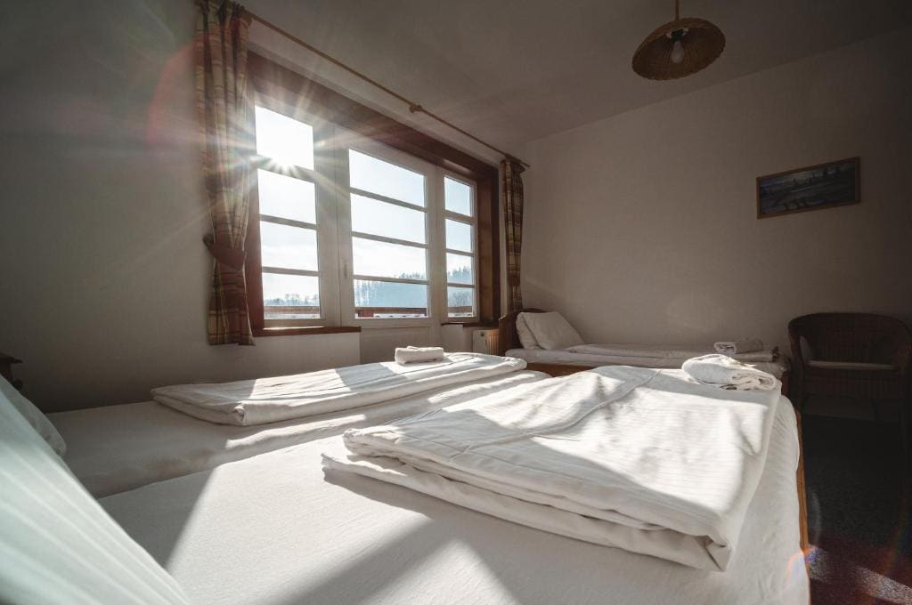 Triple Room with Private Bathroom room - Image 2