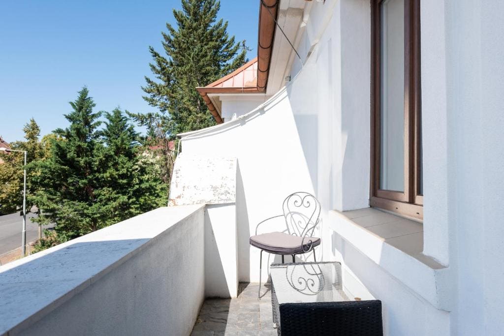 Deluxe Double Room with Balcony room - Image 2