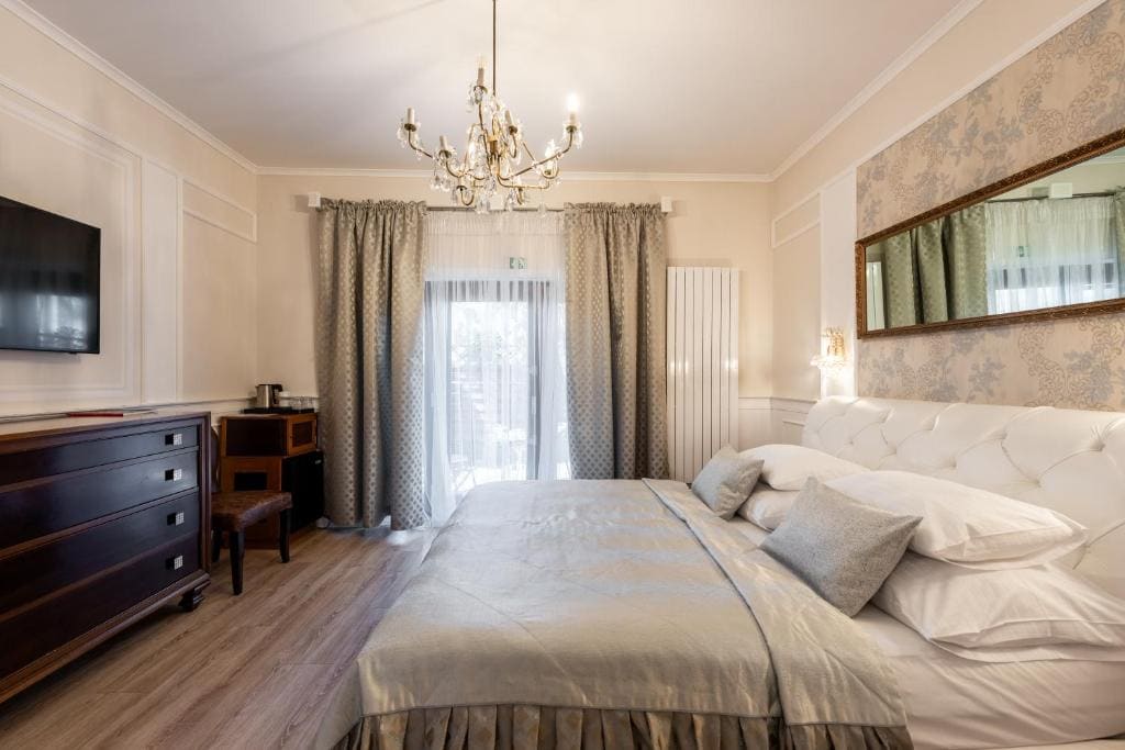 Deluxe Double Room room - Image 2