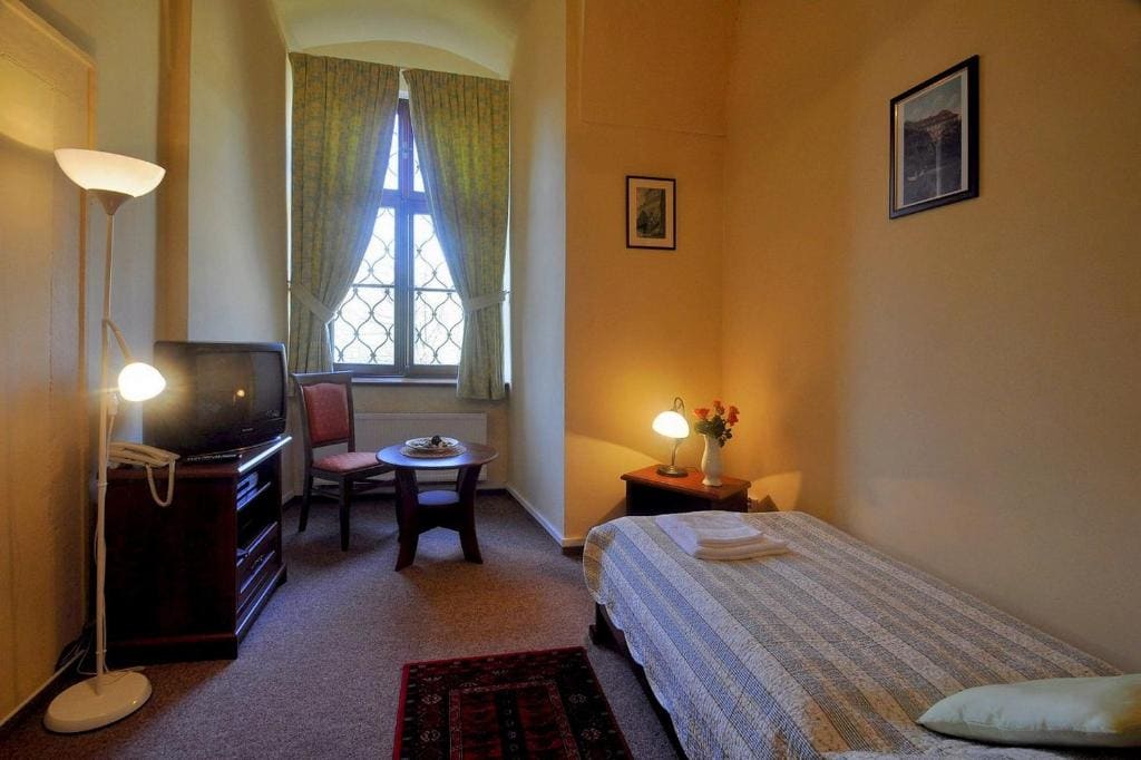Single Room with Shared Bathroom room - Image 1