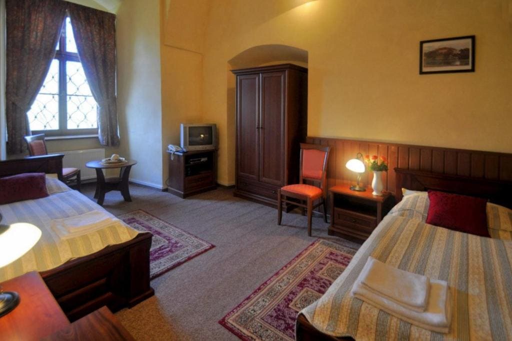 Double or Twin Room with Shared Bathroom room - Image 3
