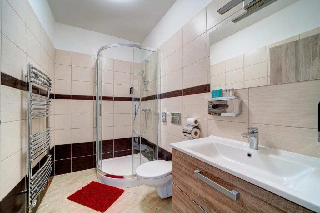 Deluxe Double Room with Shower room - Image 2