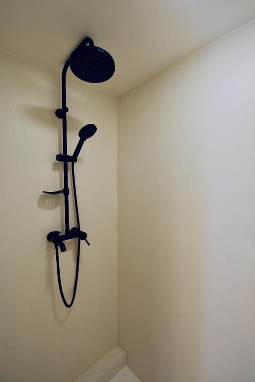 Tent room - Image 2