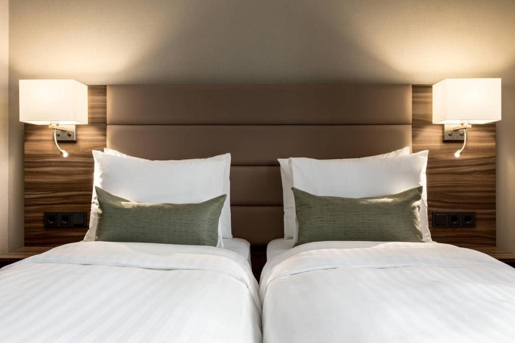 Superior Twin Room with City View room - Image 2