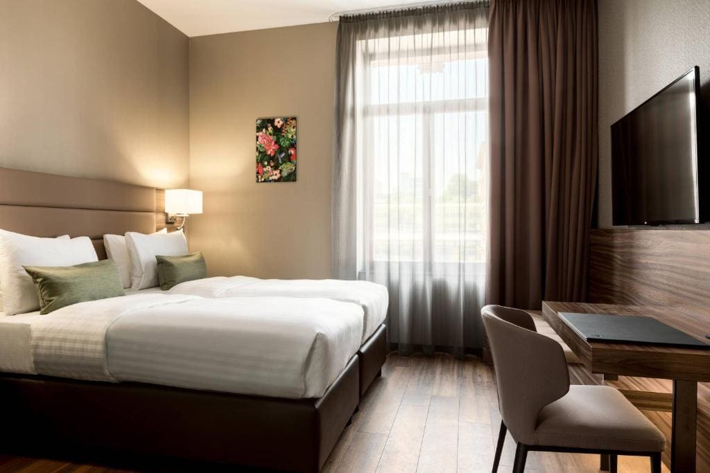 Superior Twin Room with City View room - Image 1
