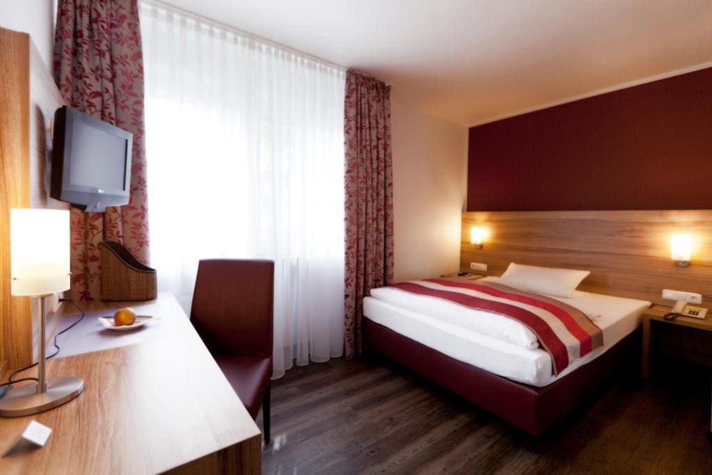 Large Single Room room - Image 3