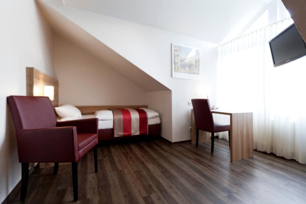 Large Single Room room - Image 1