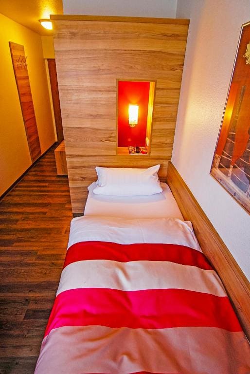 Small Single Room room - Image 3