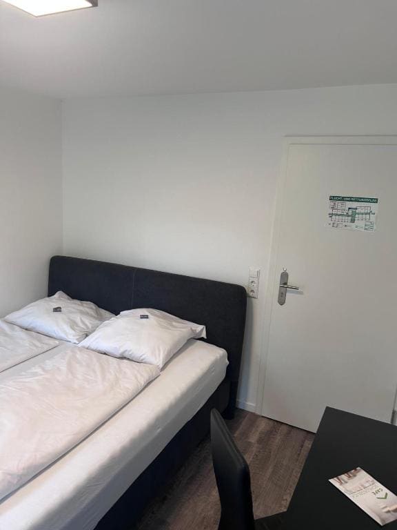 Double Room with Private Bathroom room - Image 3