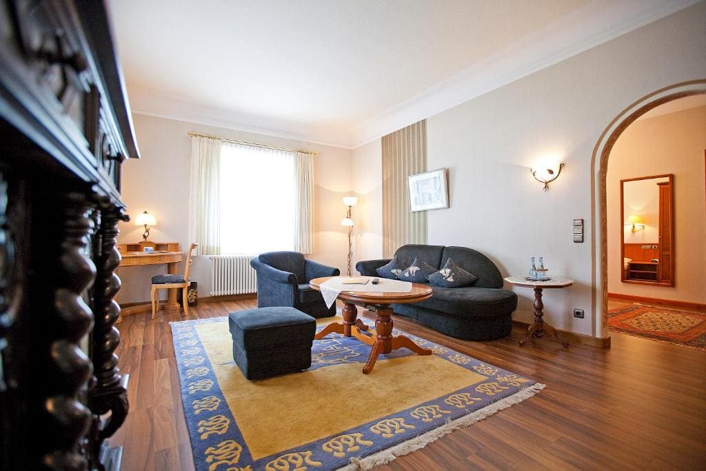 Deluxe Suite room - Image 3