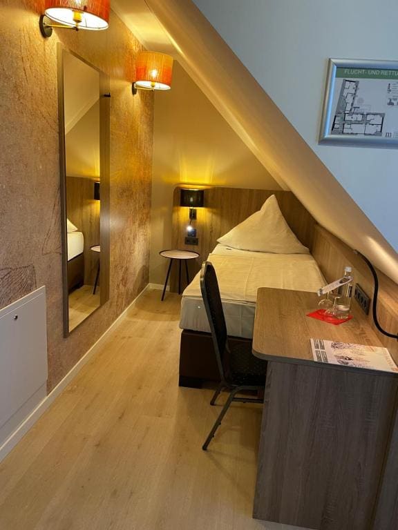 Superior Single Room room - Image 3