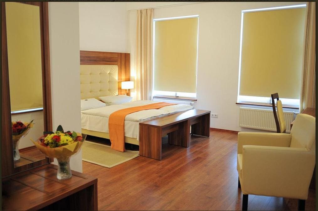 Family Room room - Image 2