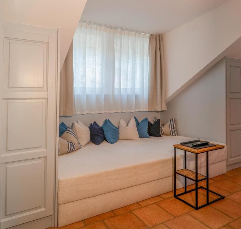 Deluxe Family Suite room - Image 2