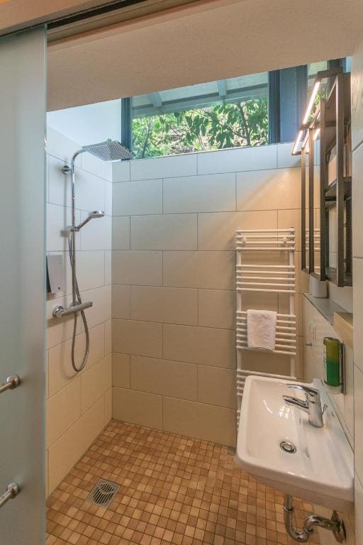 One-Bedroom Apartment - Annex room - Image 2