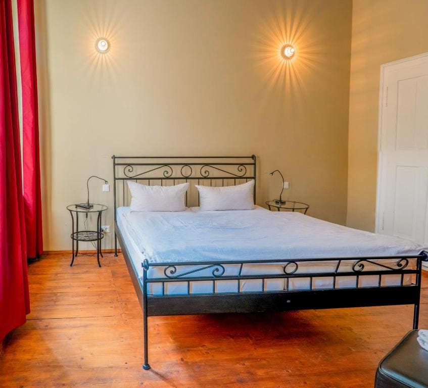 Deluxe Family Room room - Image 2